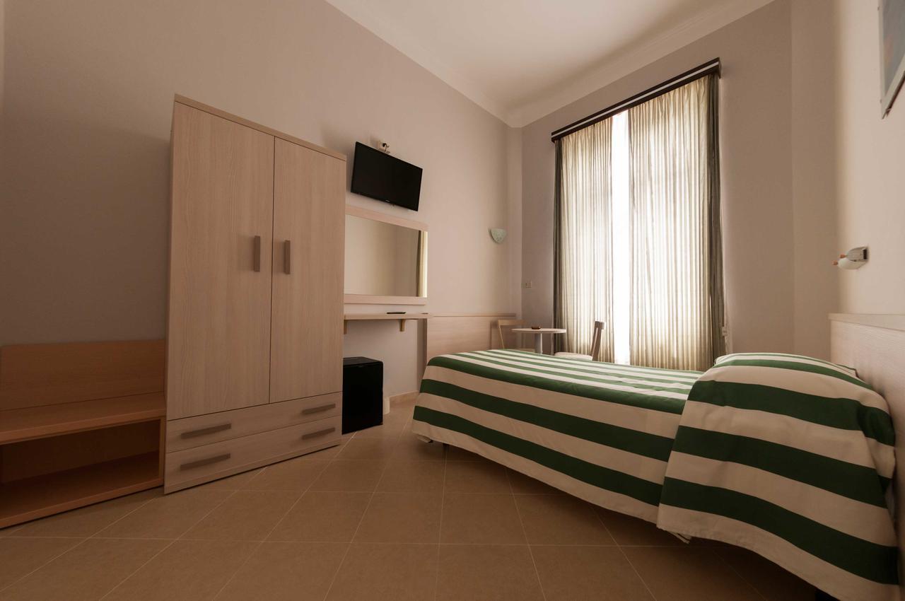 Hotel Valdinievole Lido di Camaiore Exterior foto